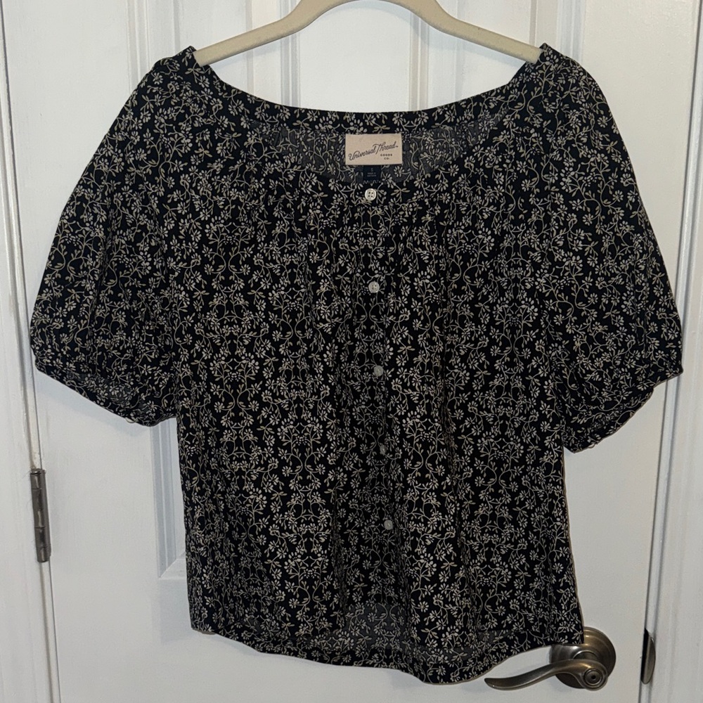 💕SALE💕Universal Thread | S  Black and White and Tan Floral Blouse
